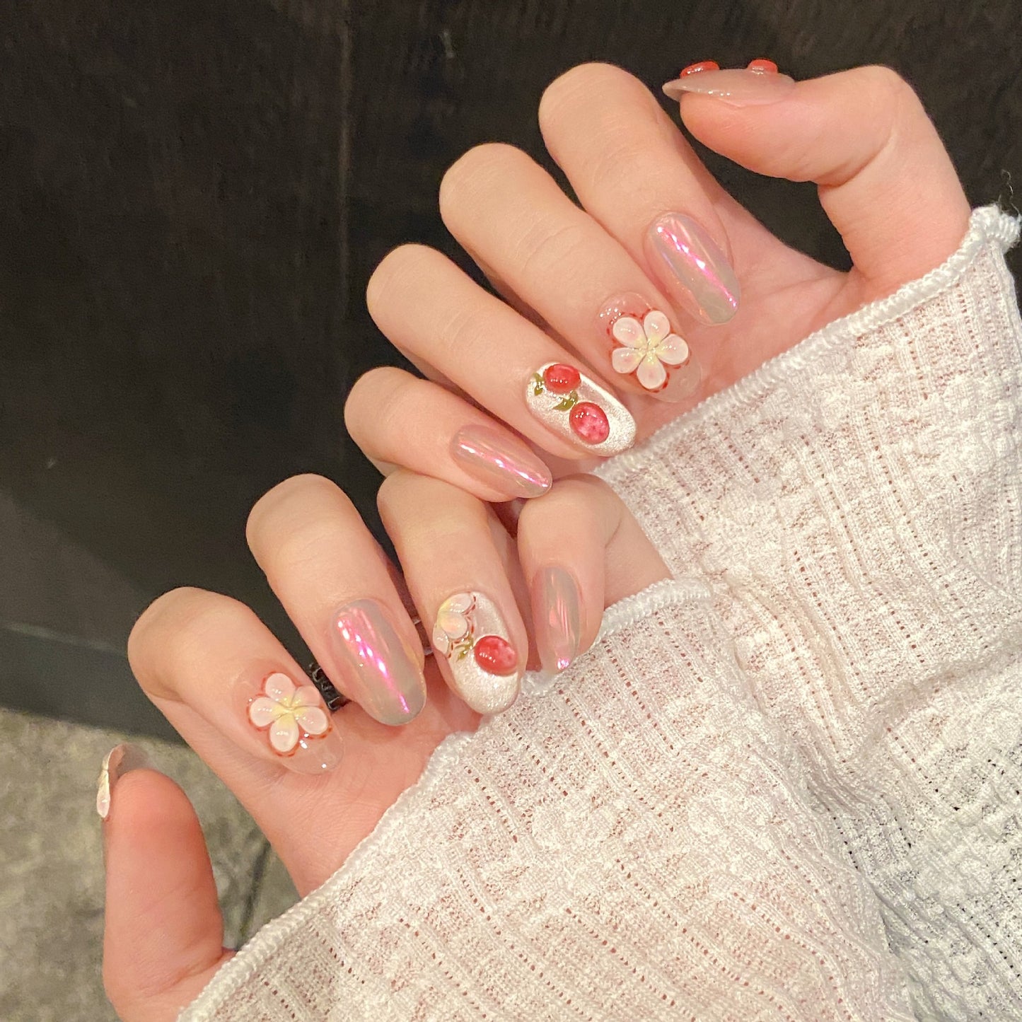 Strawberry Bubbly | Short Oval Press‑on Nails