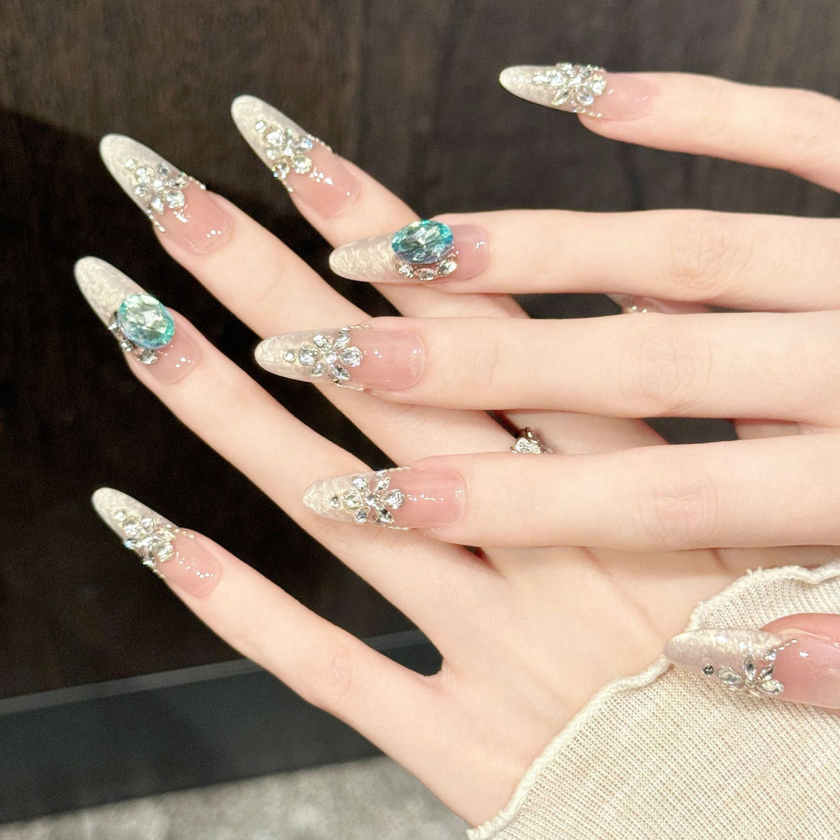 Ocean Gem | Medium Oval Press‑on Nails