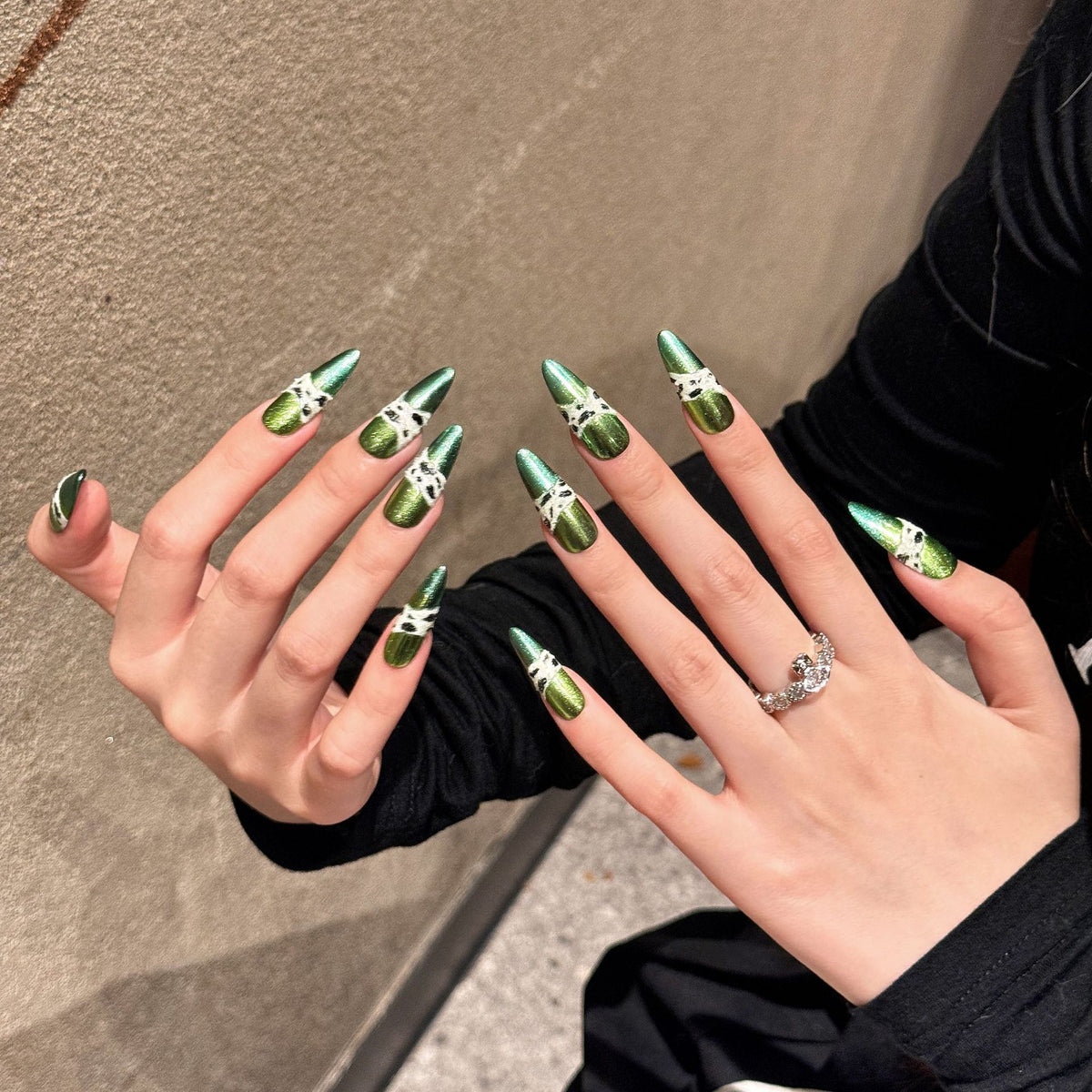 Verde Shine | Long Stiletto Press‑on Nails