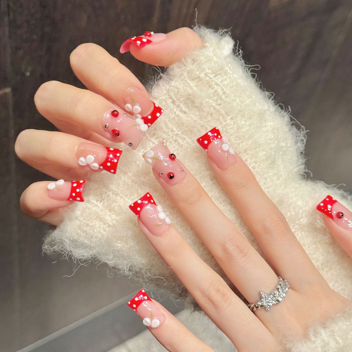 Ladybug Red Dots | Short Duck Press‑on Nails