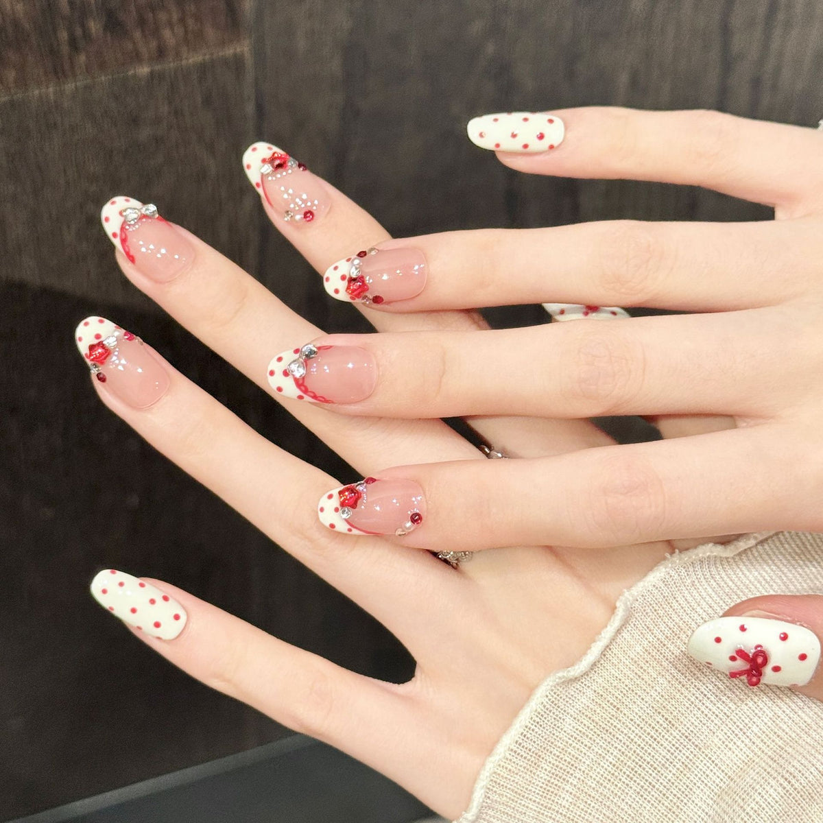 Cream Bow | Short Oval Press‑on Nails