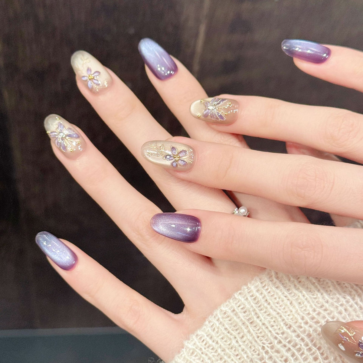 Lavender Gilded Wing | Short Oval Press‑on Nails