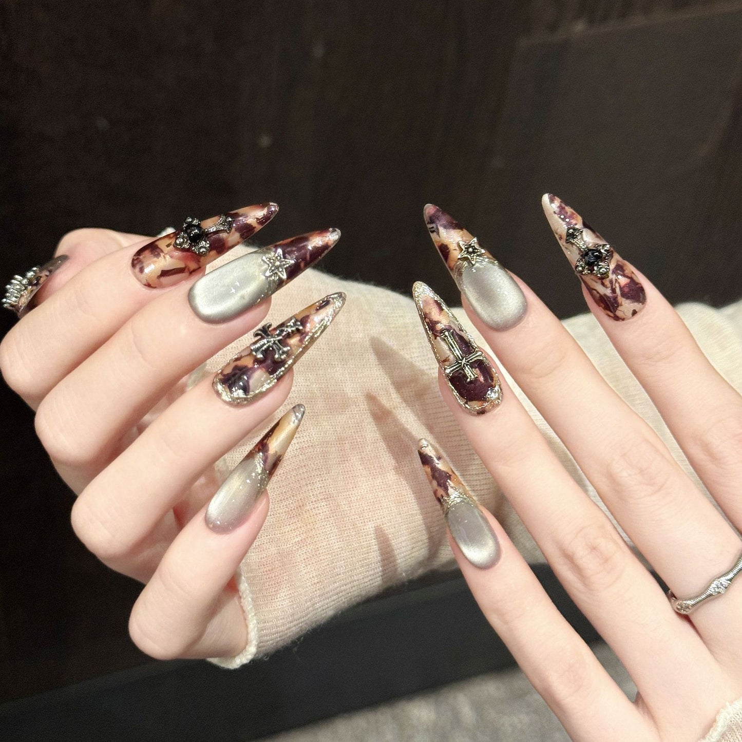 Ash Crest | Long Stiletto Press‑on Nails