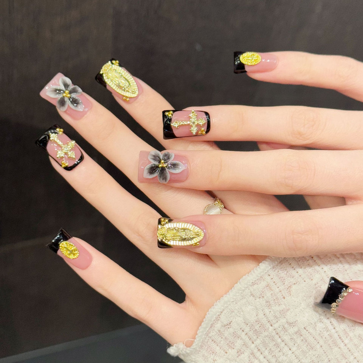 Noir Golden Vow | Short Duck Press‑on Nails