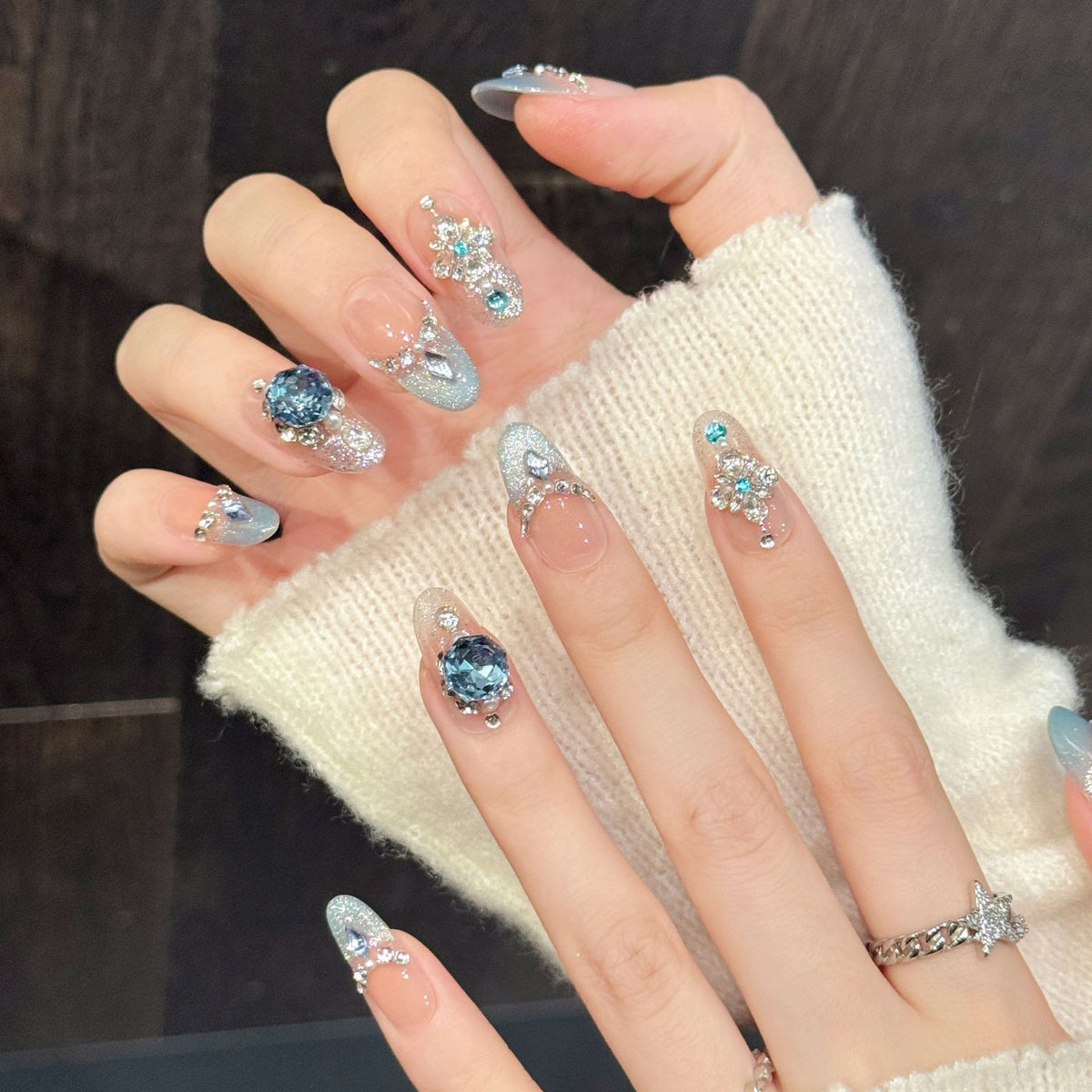 Sky Jewel | Medium Oval Press‑on Nails