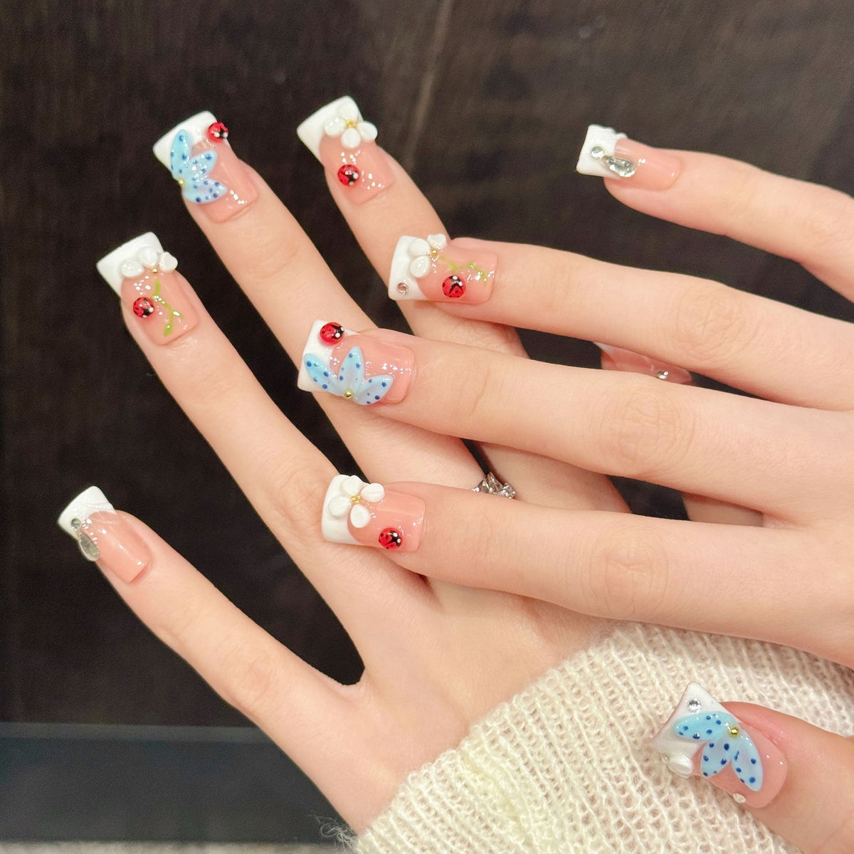 Ladybug Garden | Short Duck Press‑on Nails