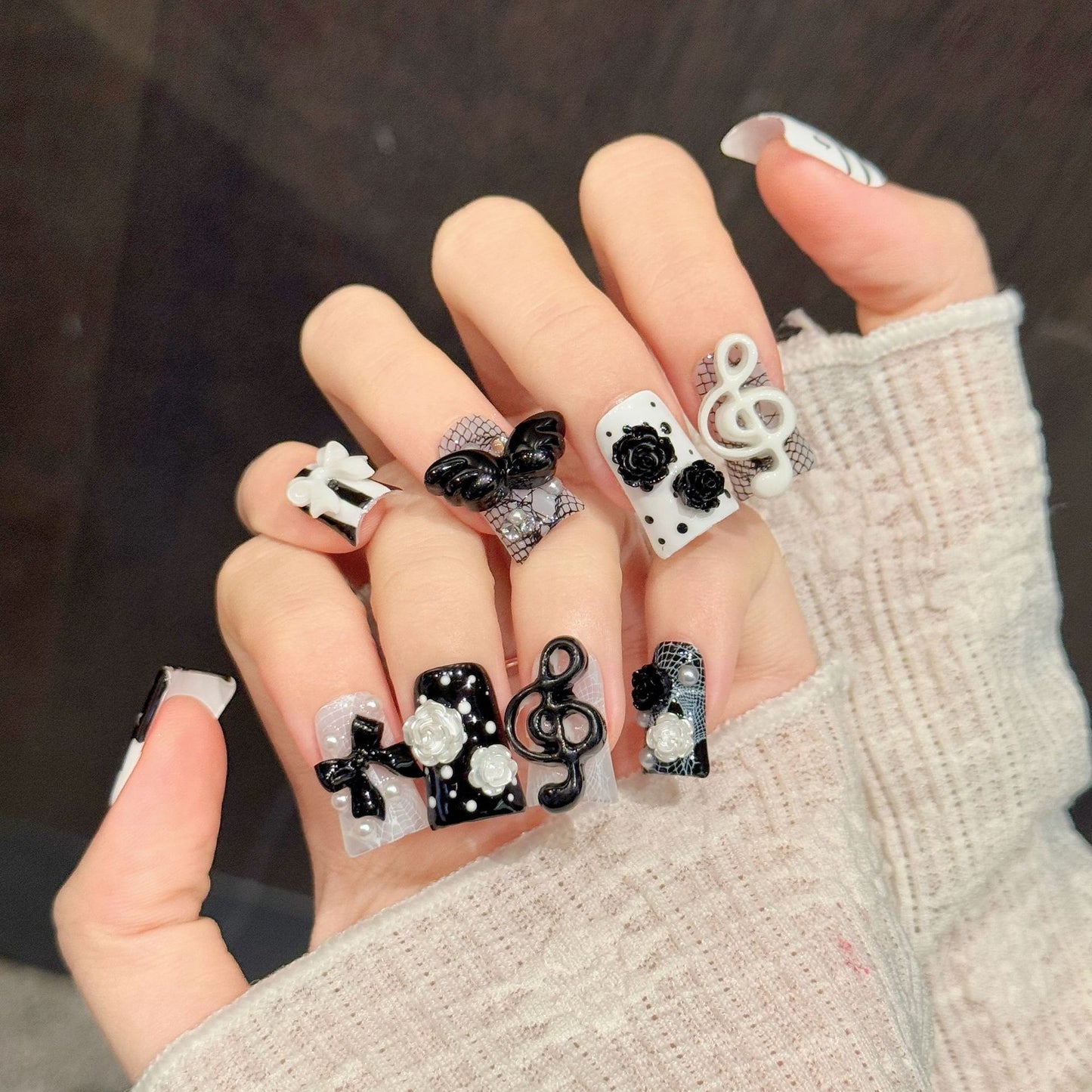 Monochrome Melody | Short Duck Press‑on Nails