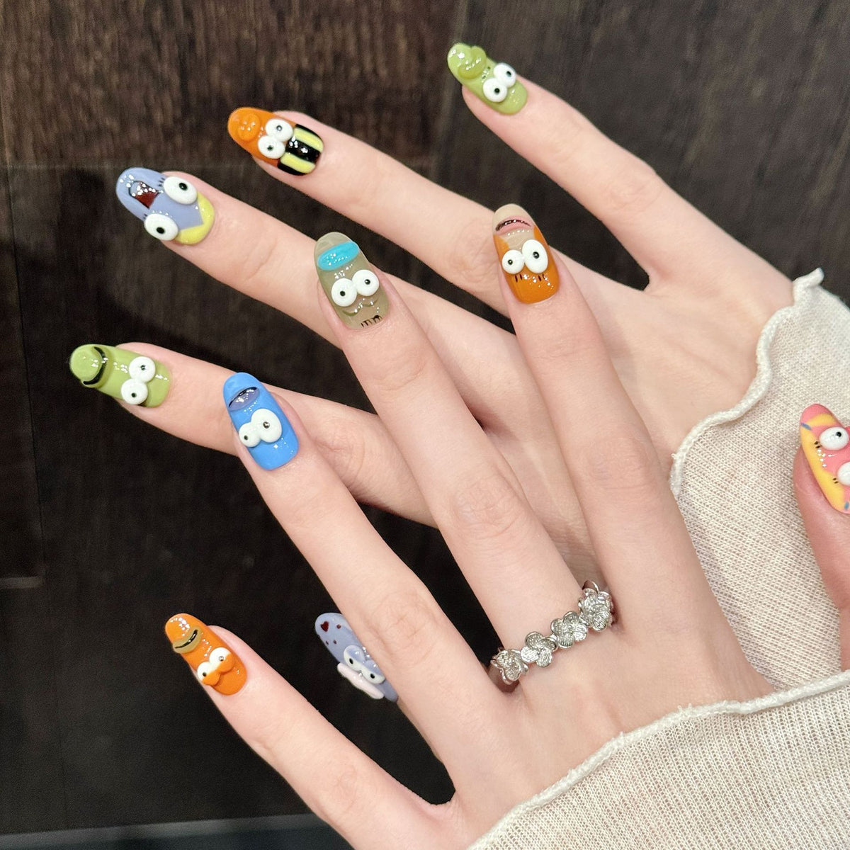 Fun Folk | Medium Oval Press‑on Nails