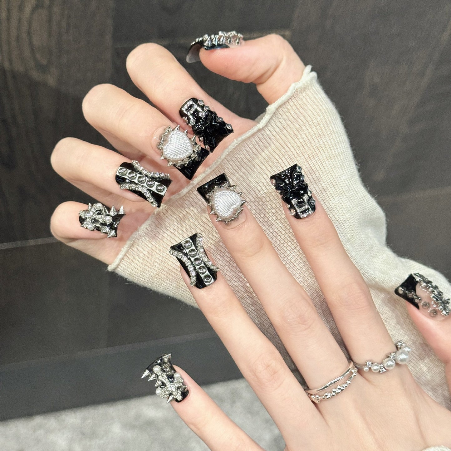 Spike Star | Short Duck Press‑on Nails