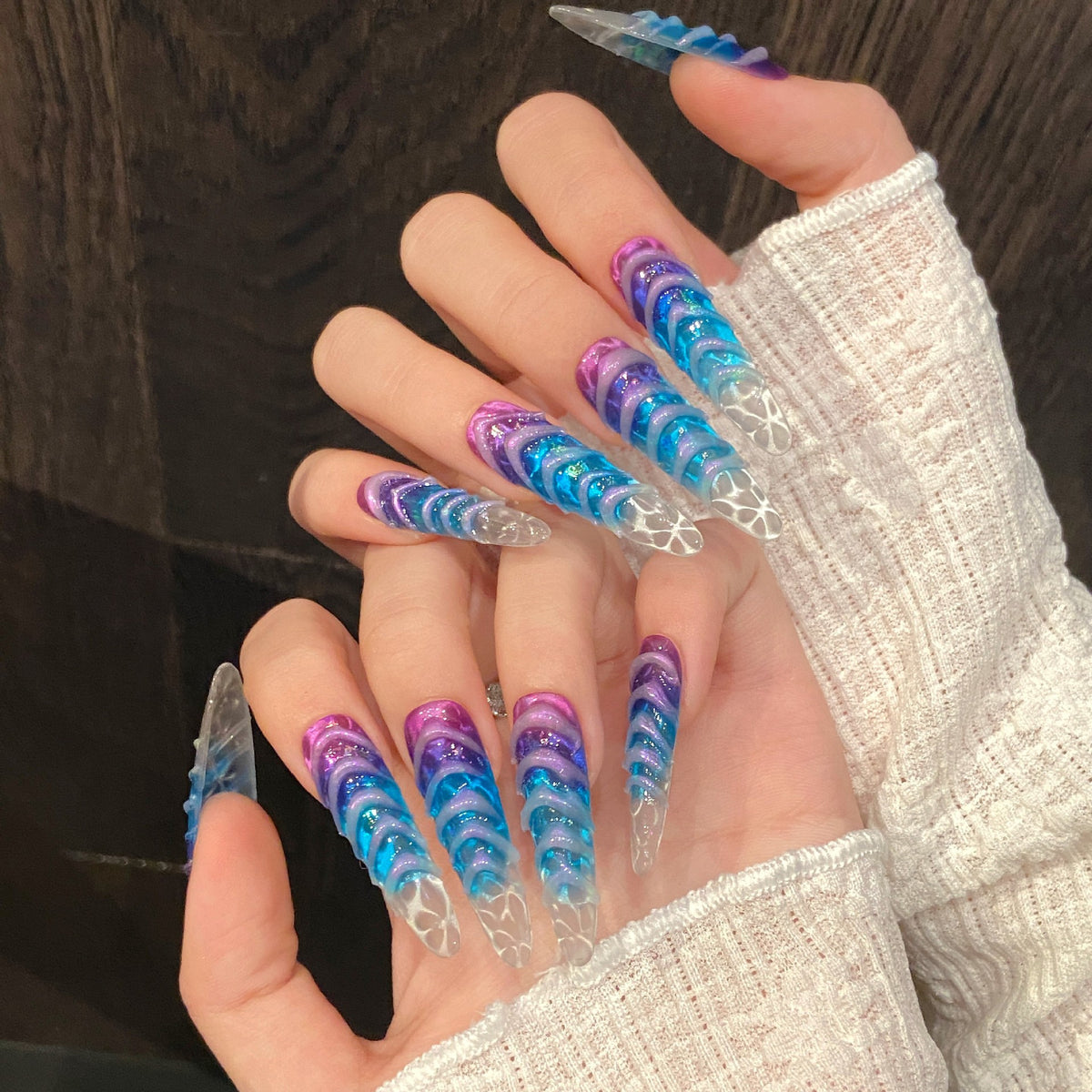 Lira Aurora | Long Stiletto Press‑on Nails