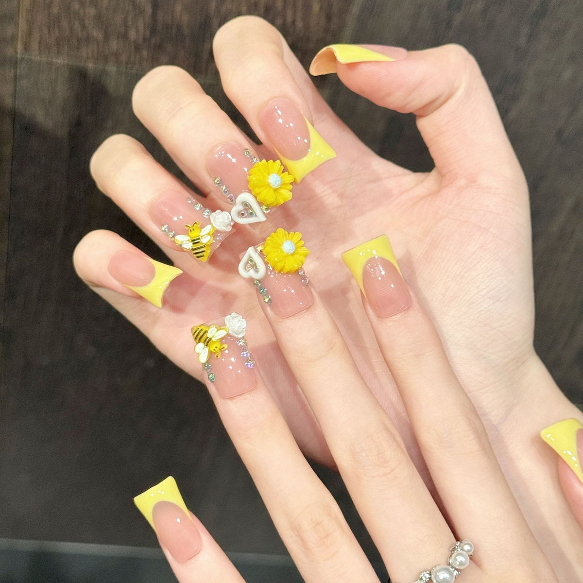 Honey Daisy | Short Duck Press‑on Nails