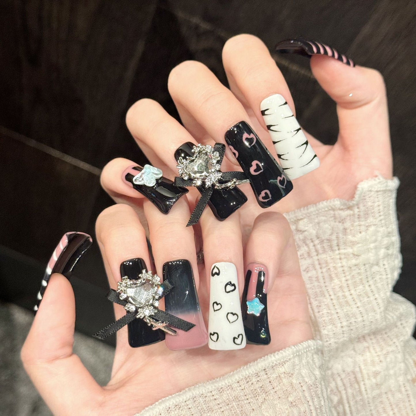 Noir Heart | Long Duck Press‑on Nails