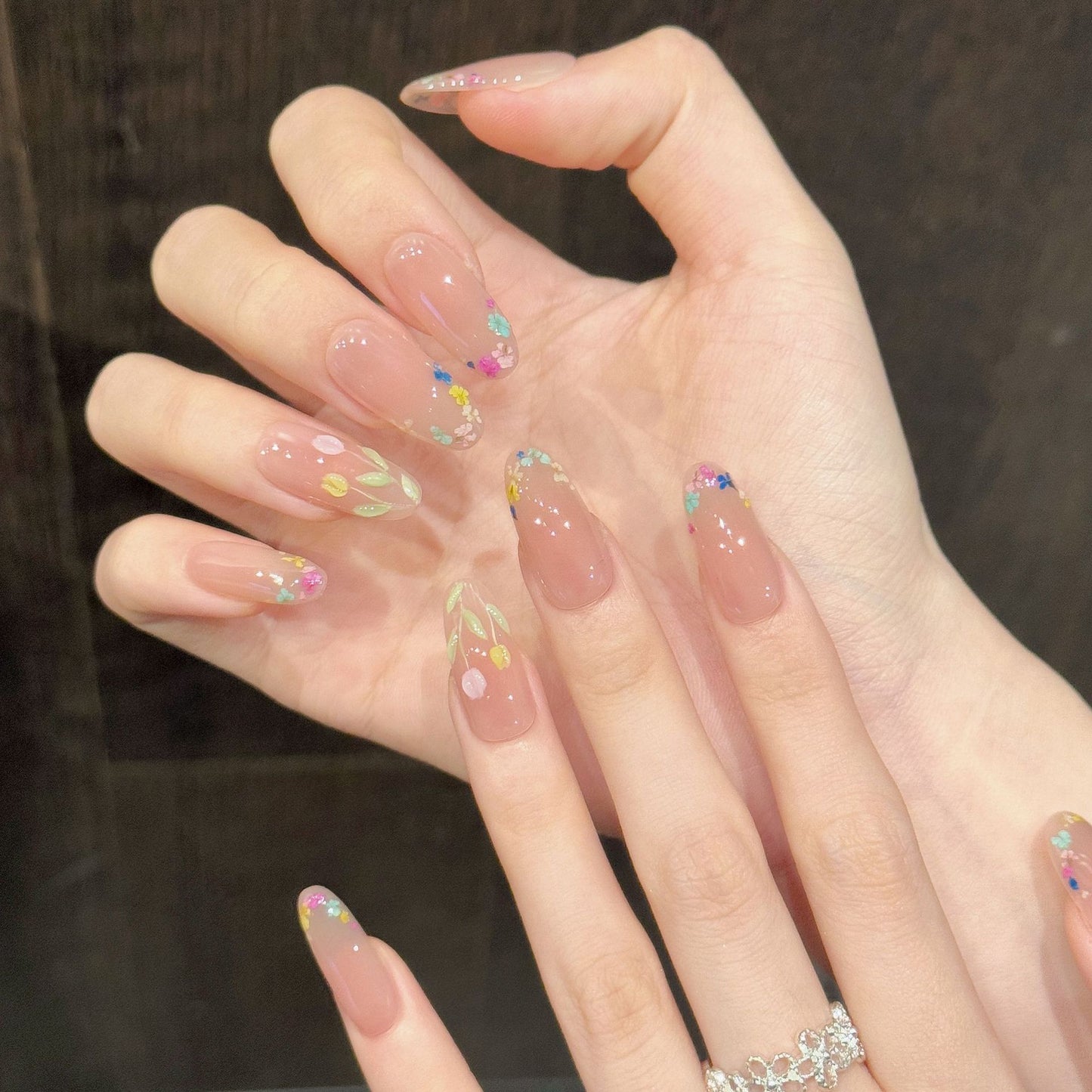 Floral Dusk | Medium Oval Press‑on Nails