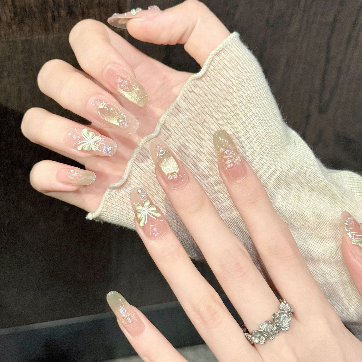Elthyn Viora | Medium Oval Press‑on Nails