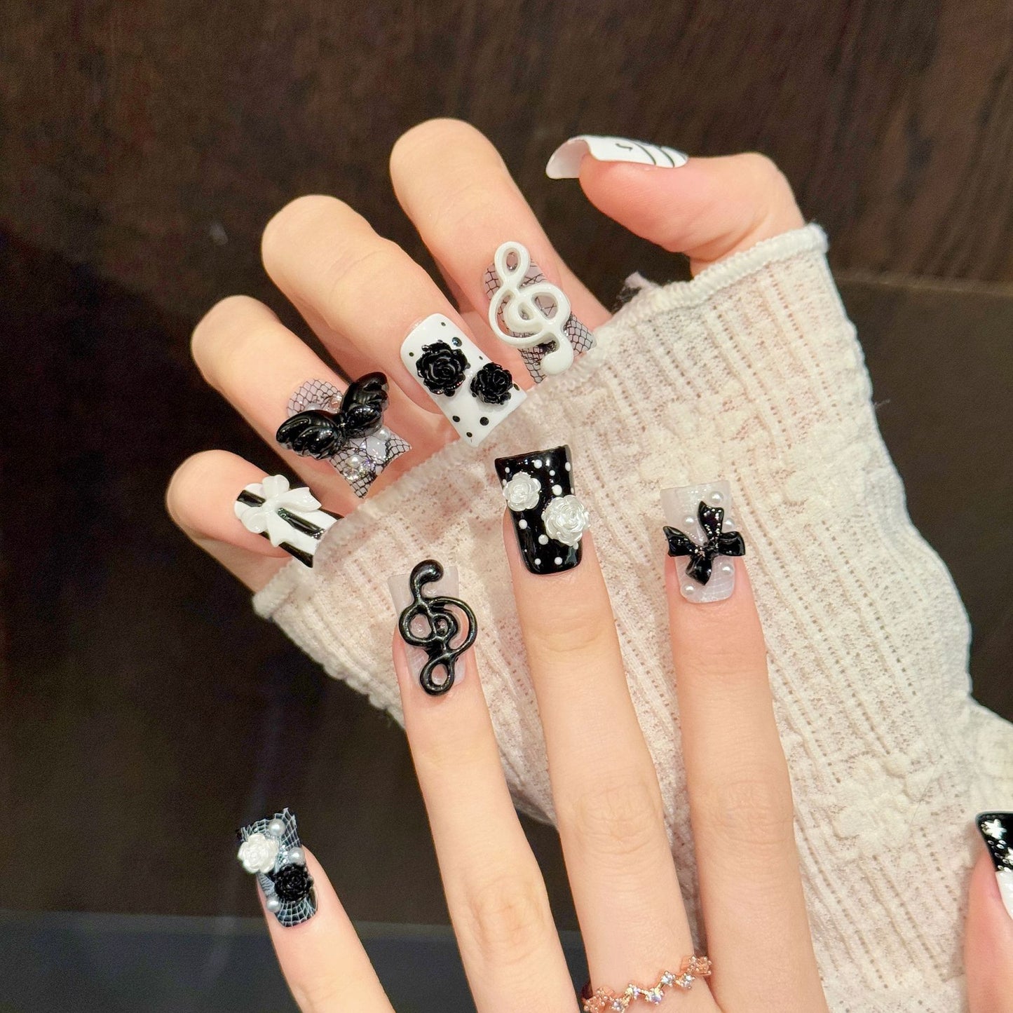 Monochrome Melody | Short Duck Press‑on Nails