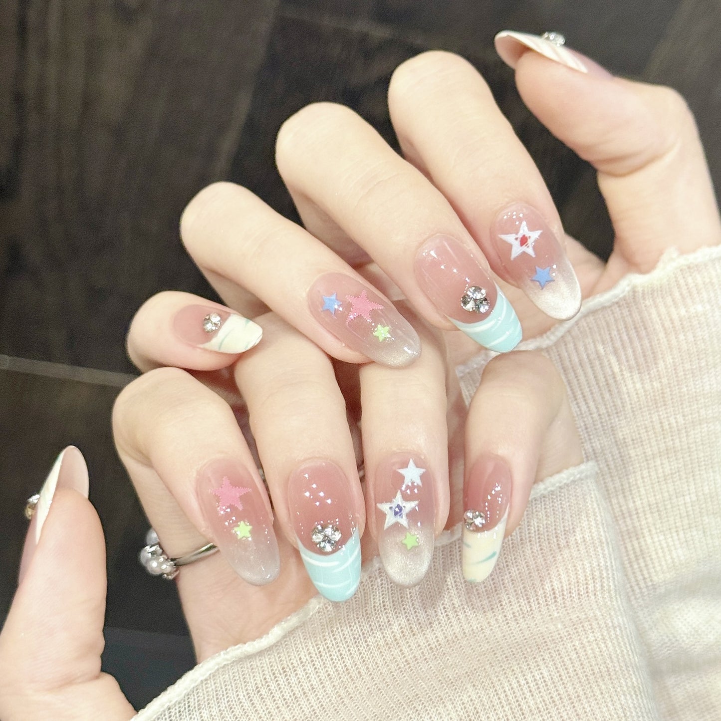 Sweet Star | Medium Oval Press‑on Nails