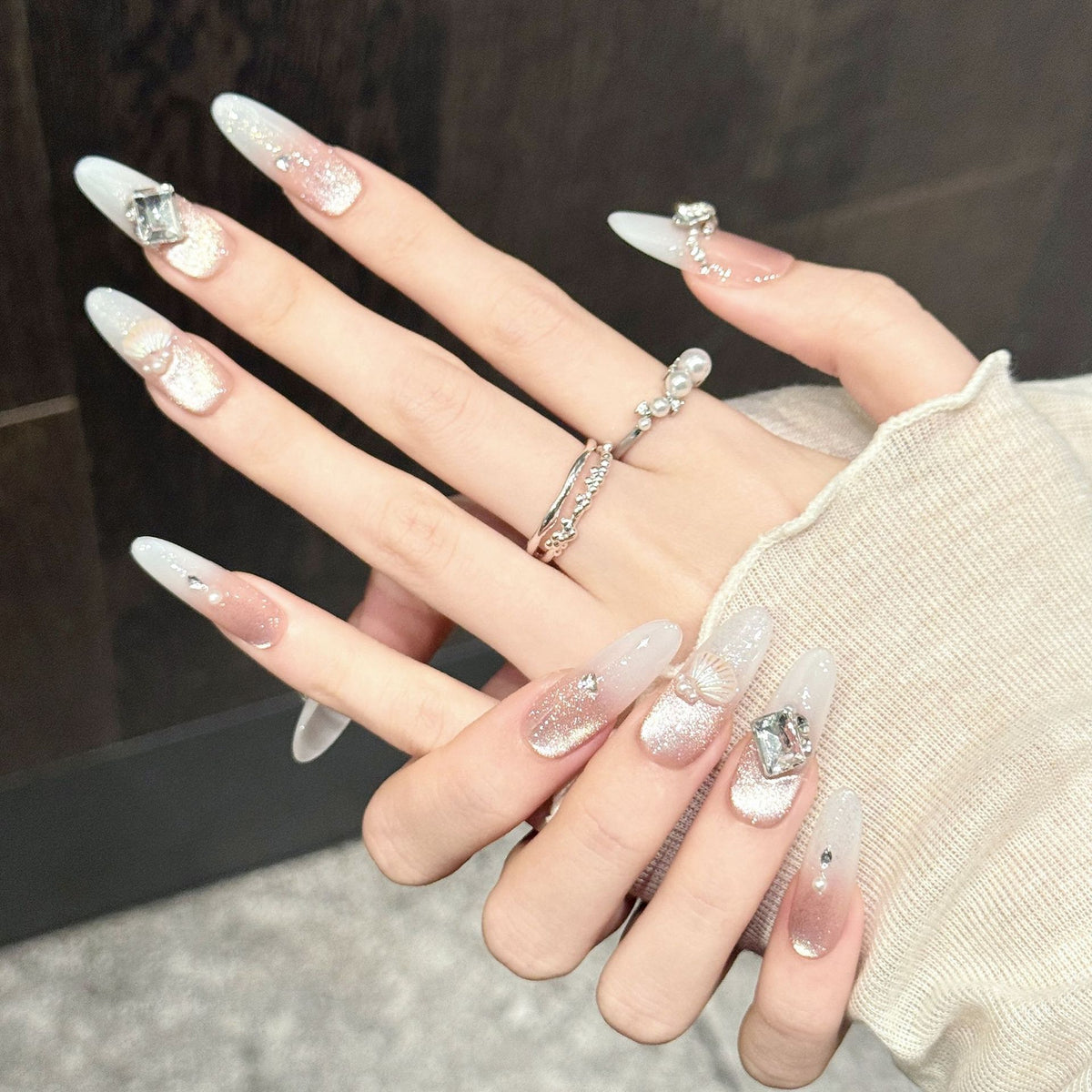 Coral Shell | Medium Almond Press‑on Nails