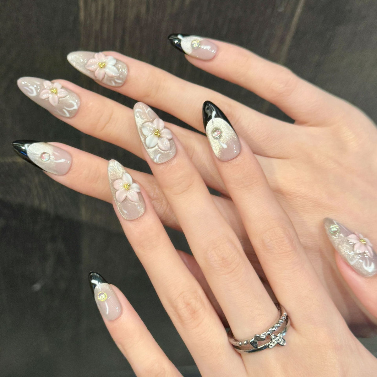 Roseate Kaelis | Medium Almond Press‑on Nails