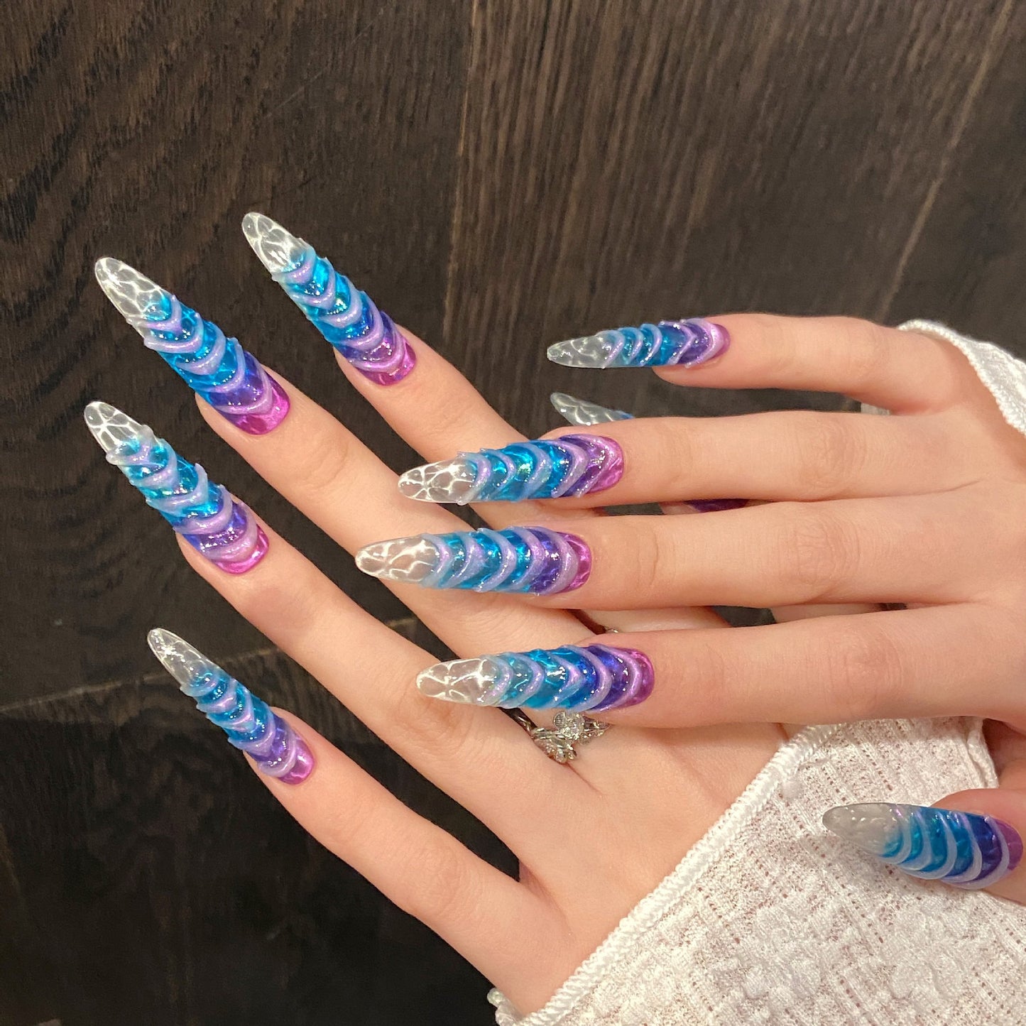 Lira Aurora | Long Stiletto Press‑on Nails