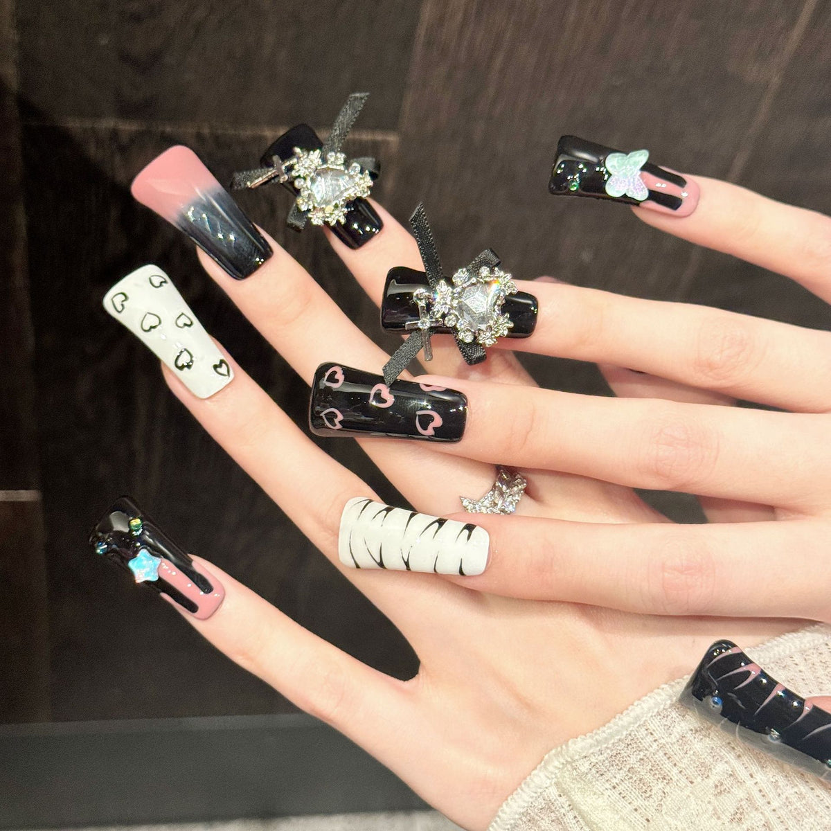 Noir Heart | Long Duck Press‑on Nails