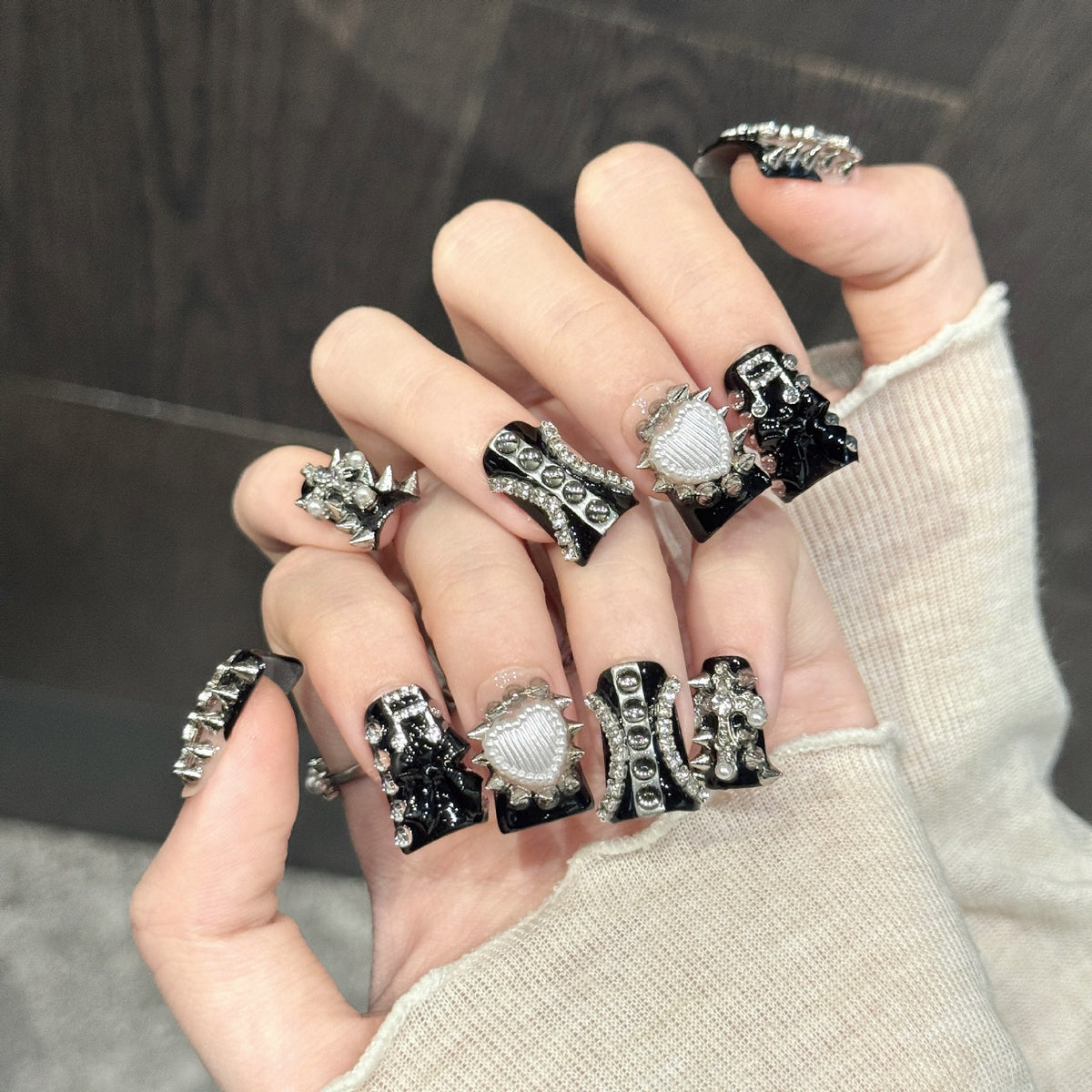 Spike Star | Short Duck Press‑on Nails