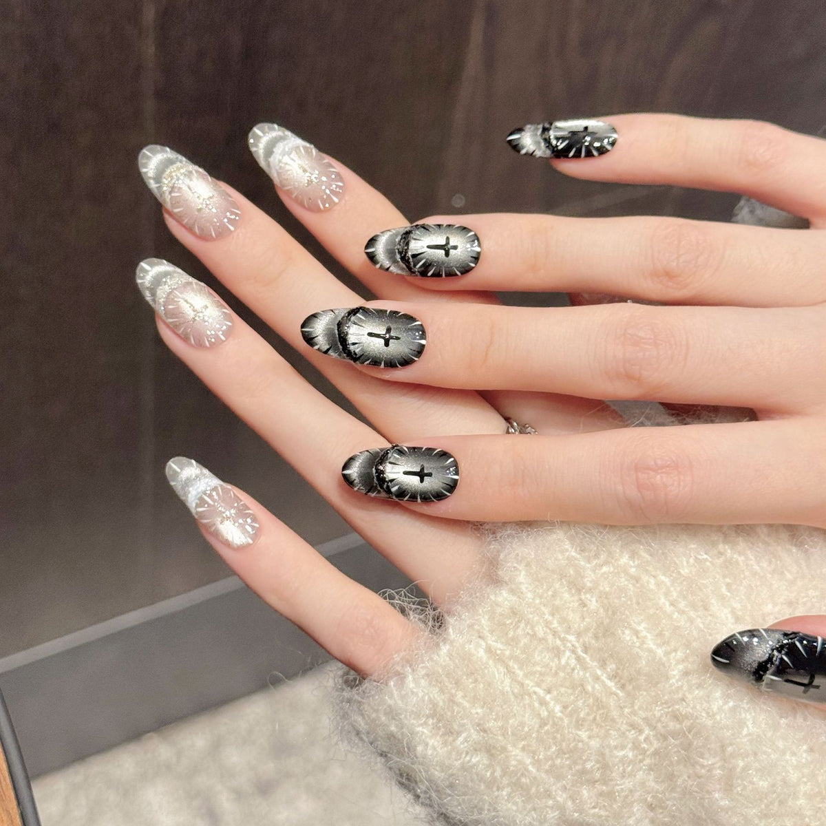 Silver Creed | Medium Oval Press‑on Nails