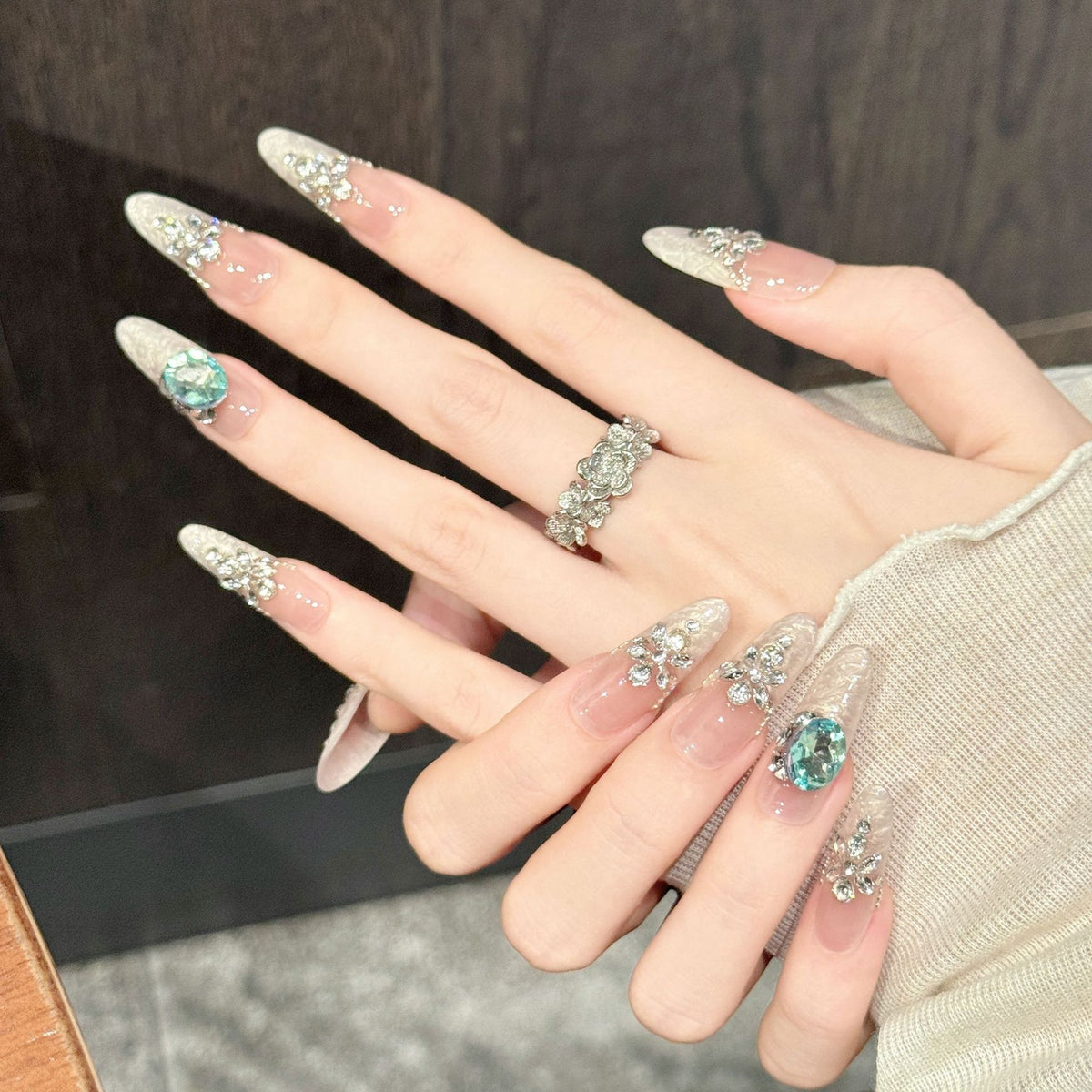 Ocean Gem | Medium Oval Press‑on Nails