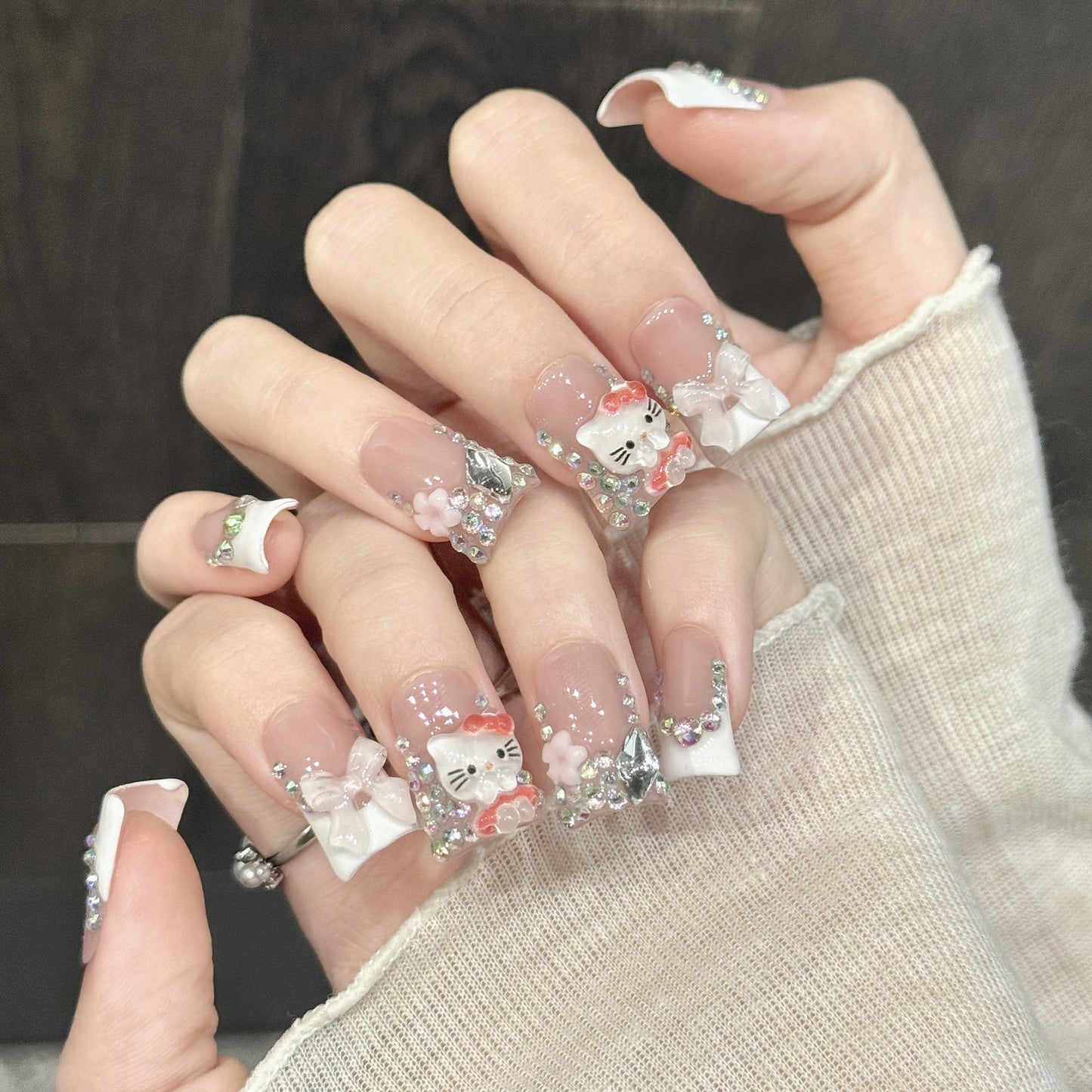 Creamy Kitty | Short Duck Press‑on Nails