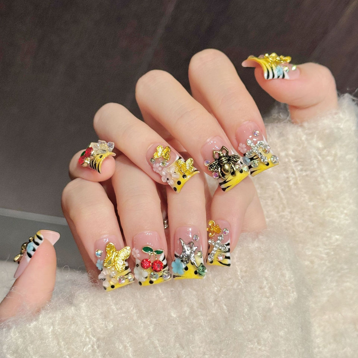 Golden Bee Glow | Short Duck Press‑on Nails