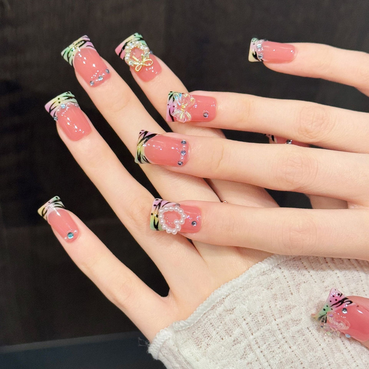 Coral Tiger Bow | Short Duck Press‑on Nails