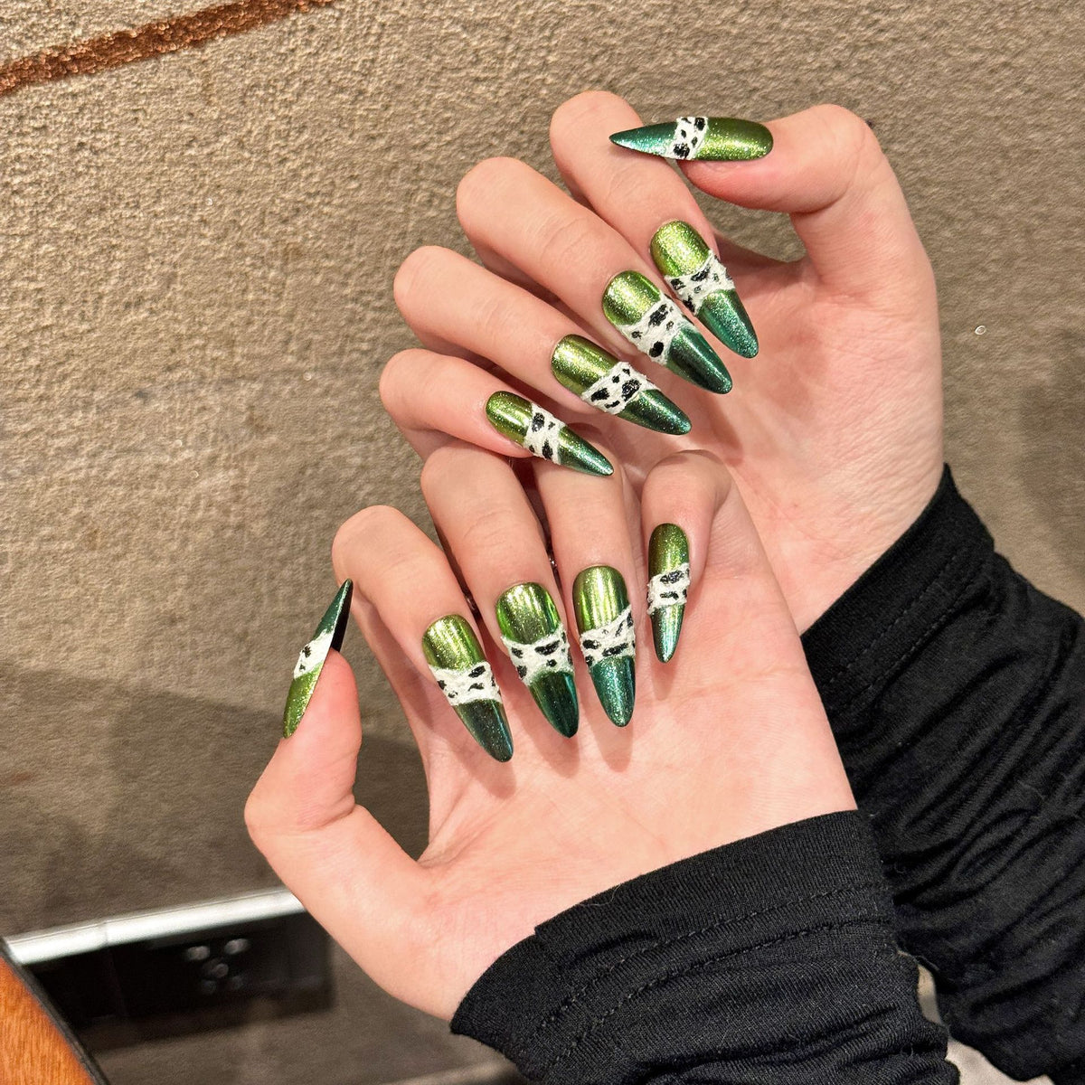 Verde Shine | Long Stiletto Press‑on Nails