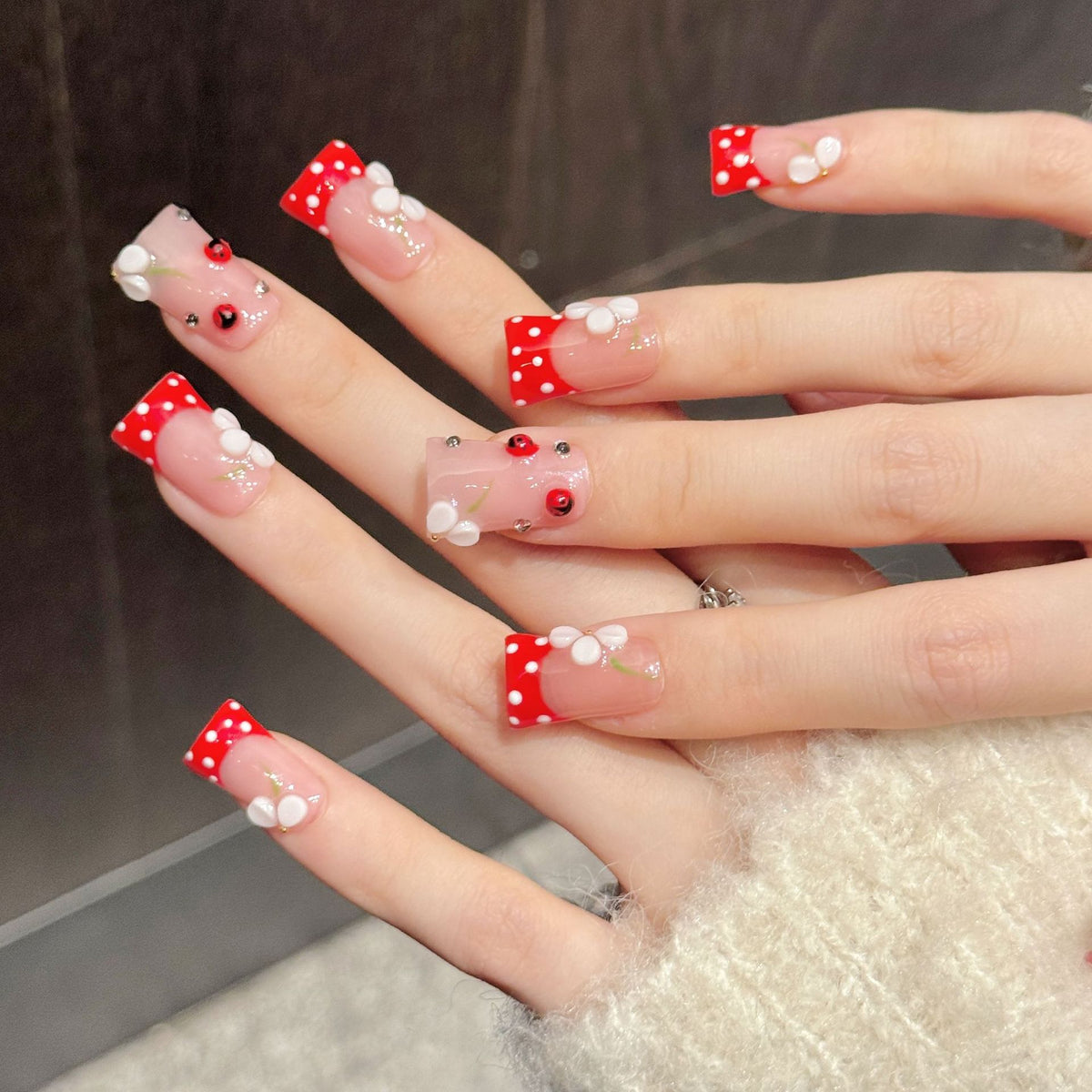 Ladybug Red Dots | Short Duck Press‑on Nails
