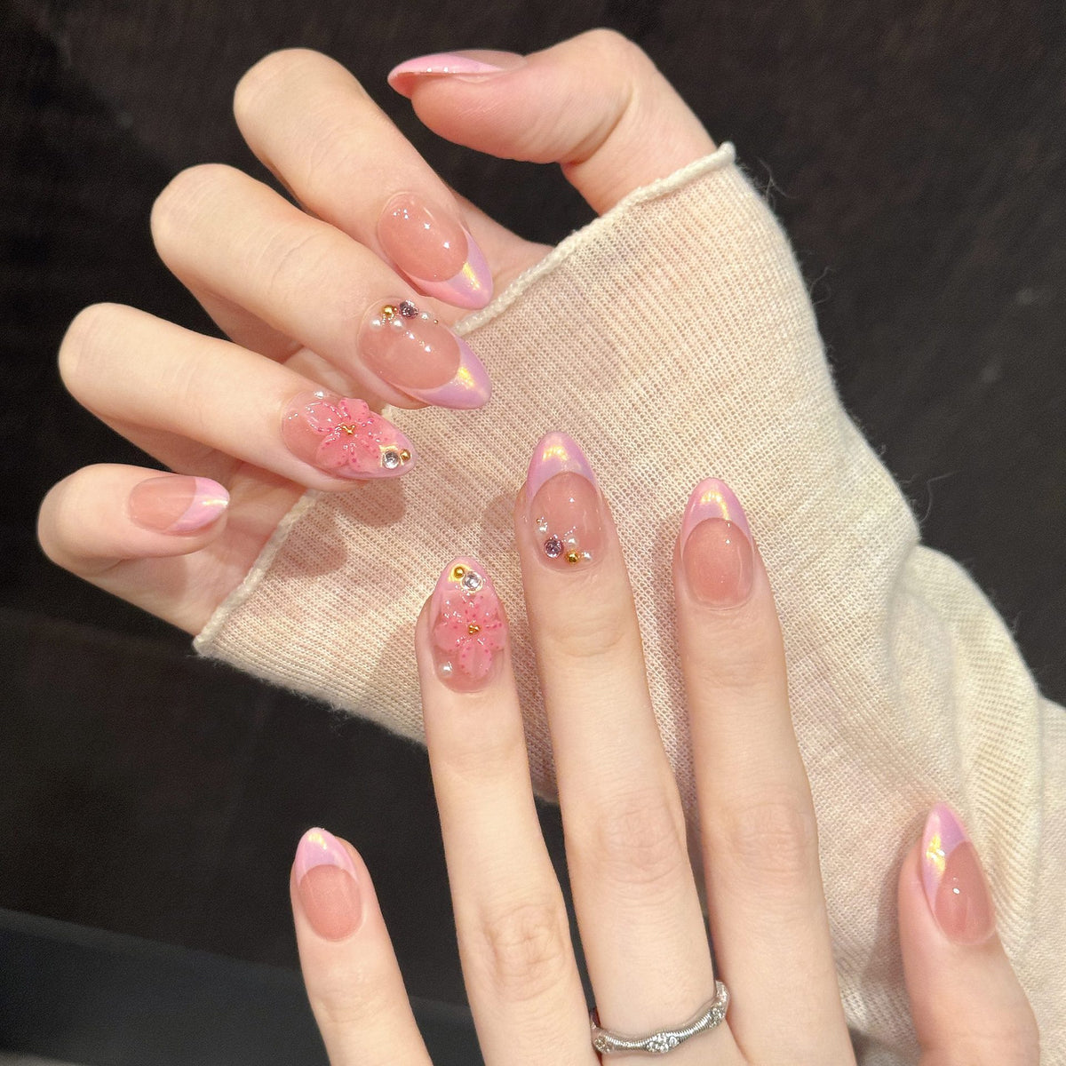 Rosy Halo | Short Almond Press‑on Nails