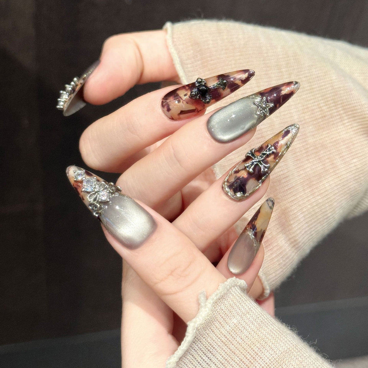 Ash Crest | Long Stiletto Press‑on Nails
