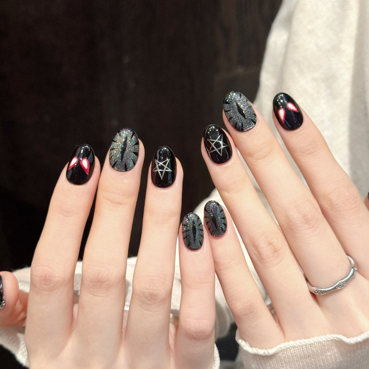 Web Noir | Short Oval Press‑on Nails
