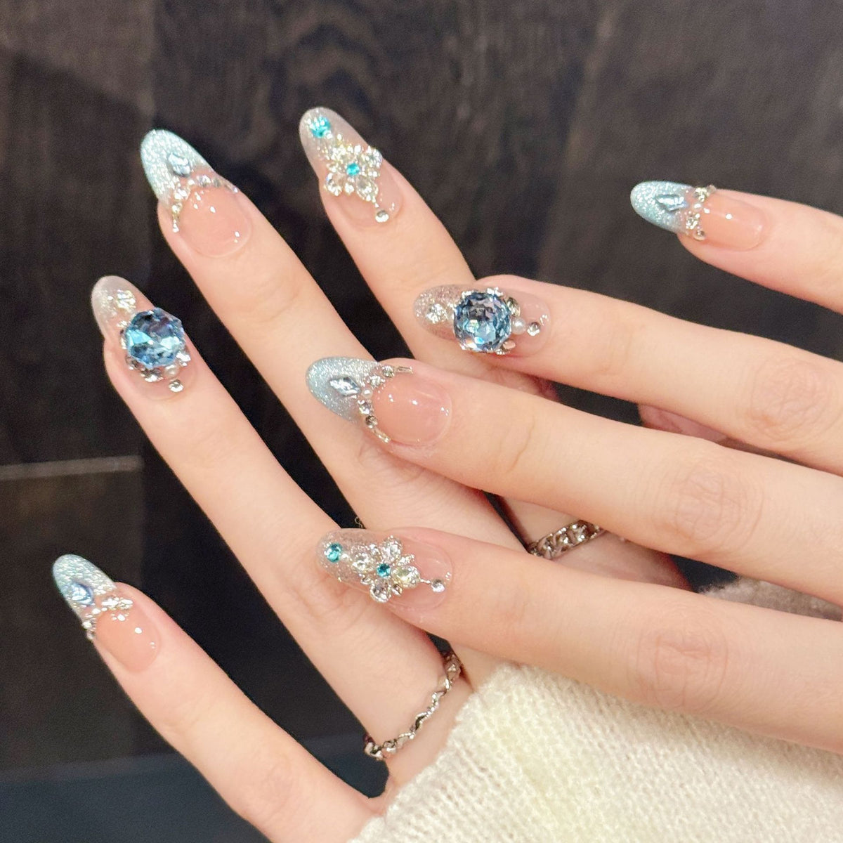 Sky Jewel | Medium Oval Press‑on Nails