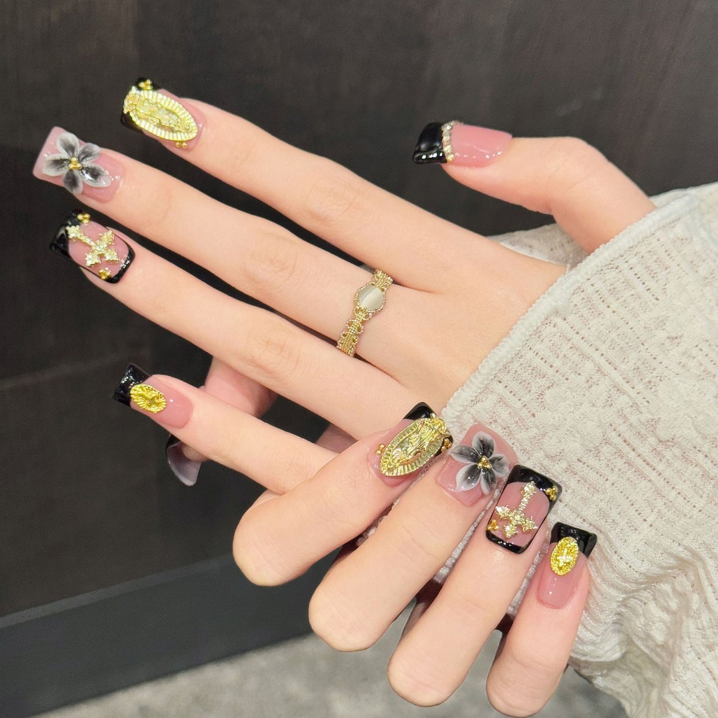 Noir Golden Vow | Short Duck Press‑on Nails