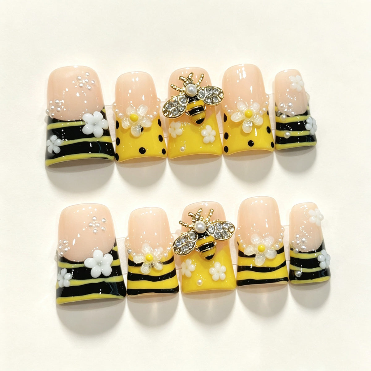 Honey Bee Bloom | Short Duck Press‑on Nails
