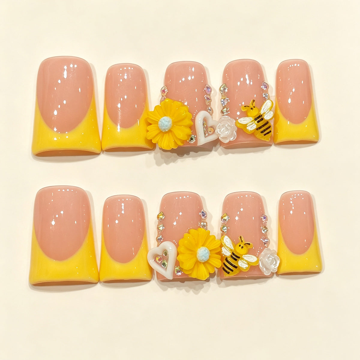 Honey Daisy | Short Duck Press‑on Nails