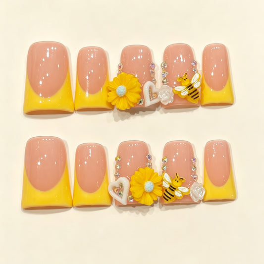 Honey Daisy | Short Duck Press‑on Nails