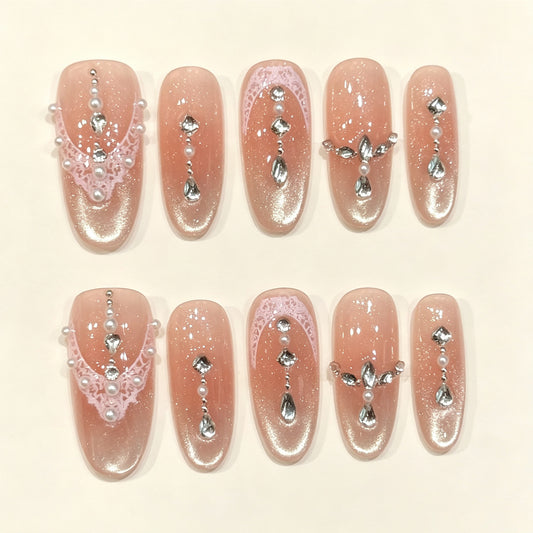 Elowen Thal | Medium Oval Press‑on Nails