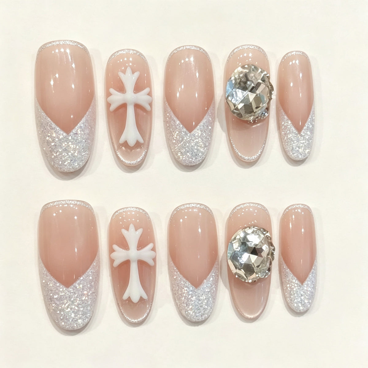 Liora Kyn | Medium Oval Press‑on Nails