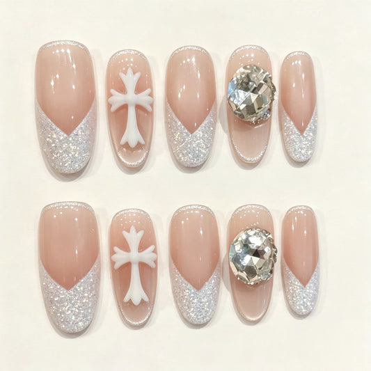 Liora Kyn | Medium Oval Press‑on Nails